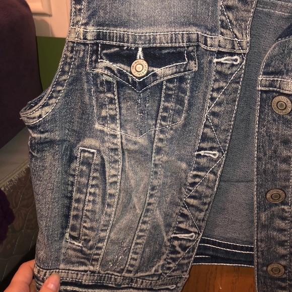 Jean vest! With distorted and acid wash denim - Picture 4 of 6